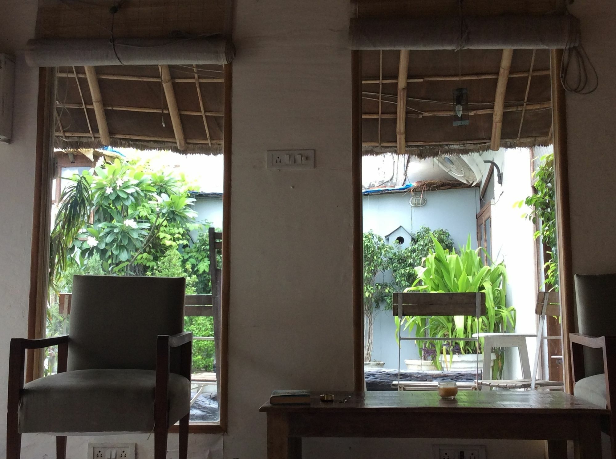 The Lazy Patio Homestay New Delhi Buitenkant foto